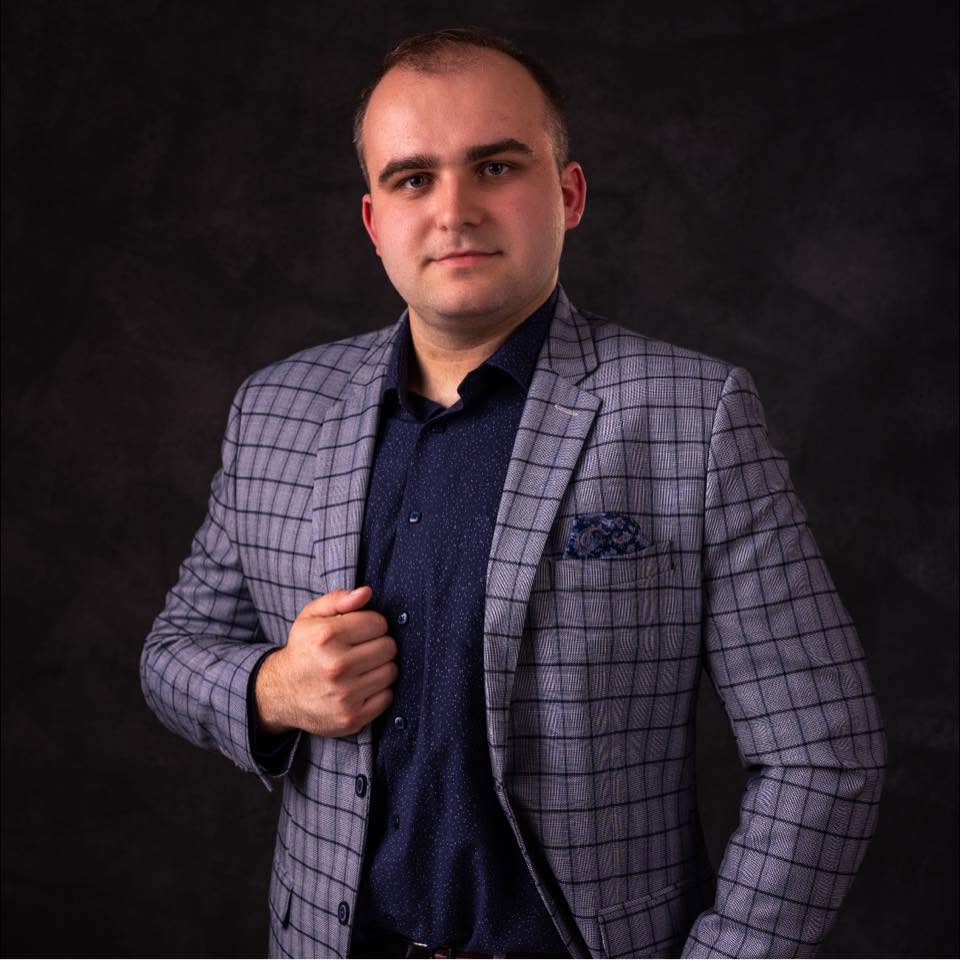 Rafał Koprowski — portret studyjny